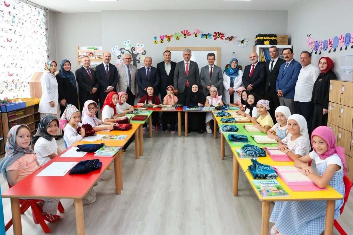 Vali Makas, Yaz Kursu Öğrencileri ile Bir Araya Geldi