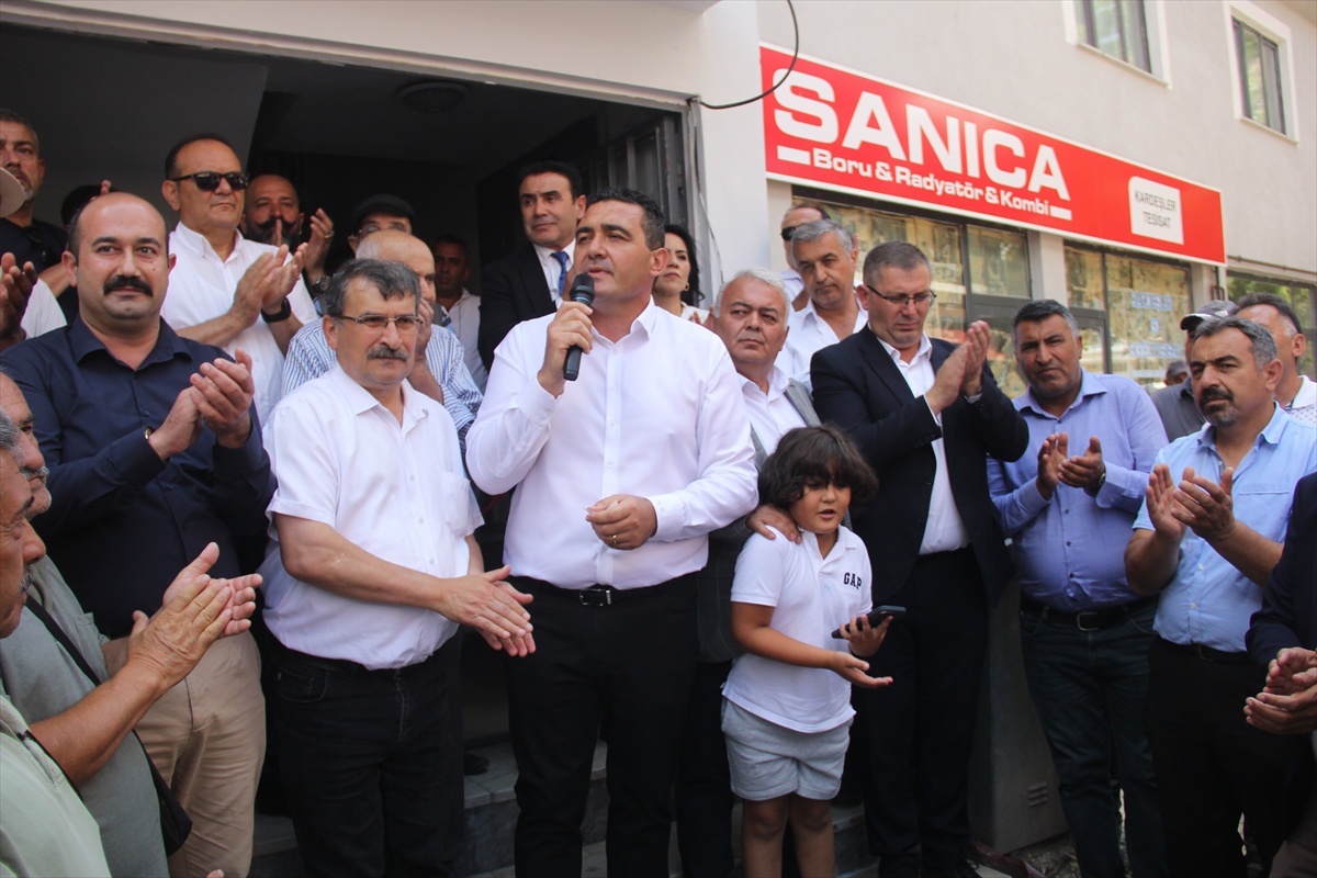 Yeni Parti\'den Zara\'ya İlc¸e Binası