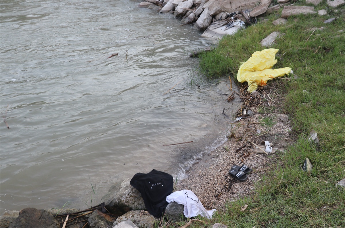 Ceyhan Nehri\'nde Kaybolan Çocuklar Aranıyor