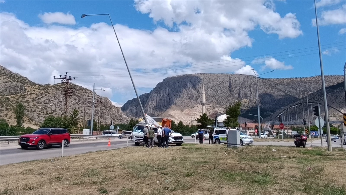 Amasya\'da İtfaiye Aracıyla Çarpışma: 1 Yaralı