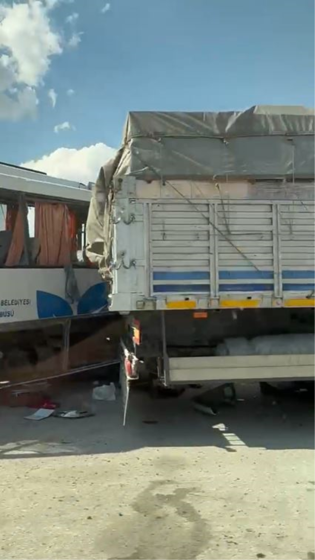 Ankara'da korkunç kaza: Ölü ve yaralılar var