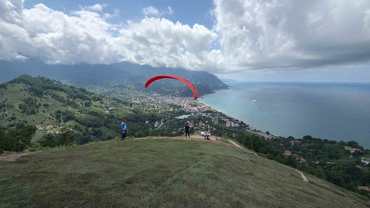 Artvin\'de Yamaç Paraşütü Türkiye Şampiyonası