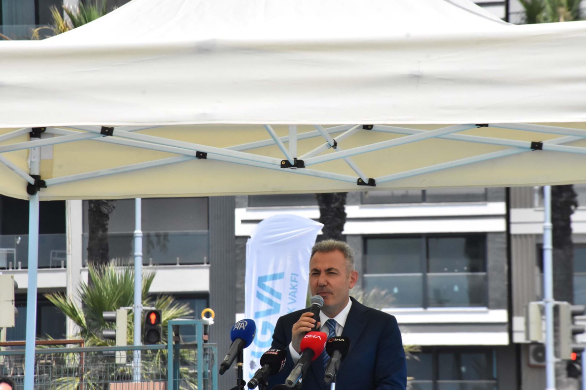 Bakan Tekin İzmir\'de Yelken Kursu Kapanışına Katıldı