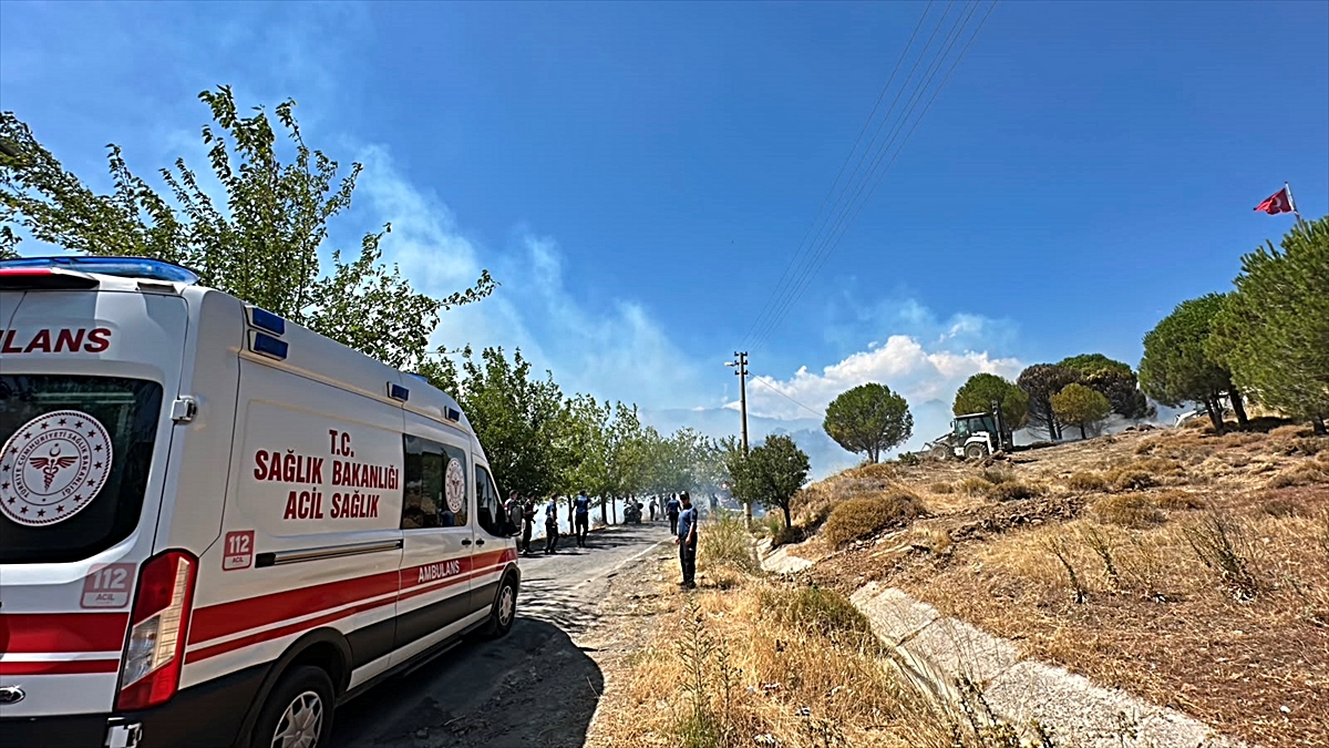 Edremit\'te Orman Yangını Söndürüme Çalışmaları Devam Ediyor