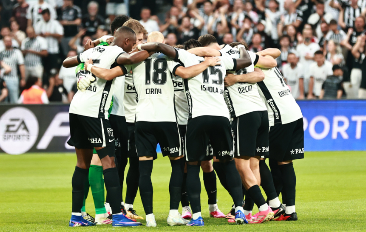Beşiktaş, Hradec Kralove\'yi Eledi
