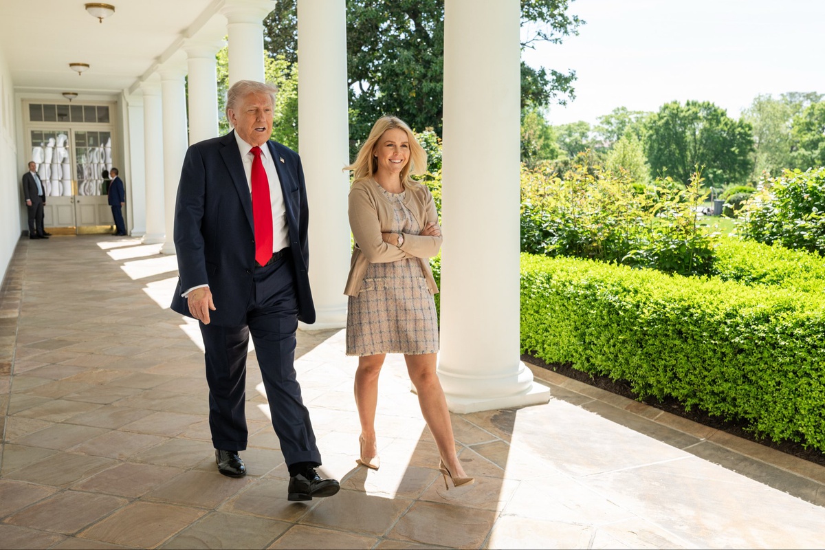 Trump, Sözcüsü Leavitt\'in Görevden Ayrıldığını Duyurdu