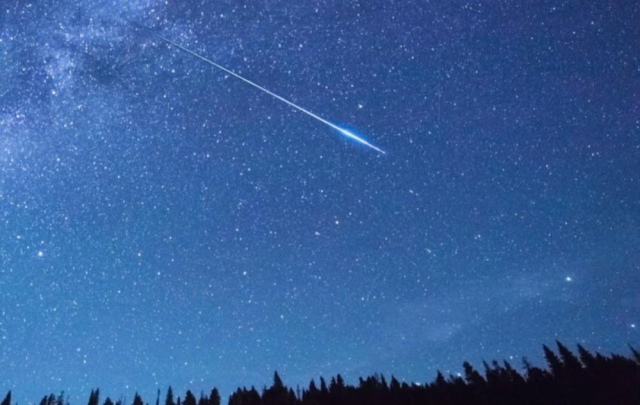 Binlerce kişi Perseid meteor yağmurunu izlemek için akın etti! Trafik kilitlendi, kilometrelerce yürüdüler