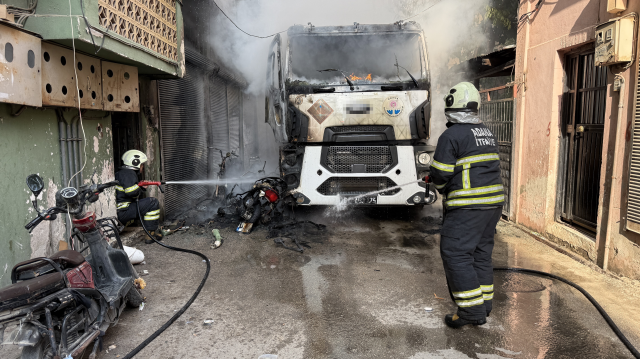 Çay içmeye giden ASKİ ekiplerinin vidanjörü yandı, mahalleli canını zor kurtardı