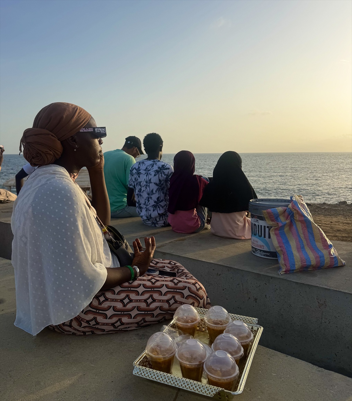 Dakar\'da Kısmi Güneş Tutulması İzleniyor