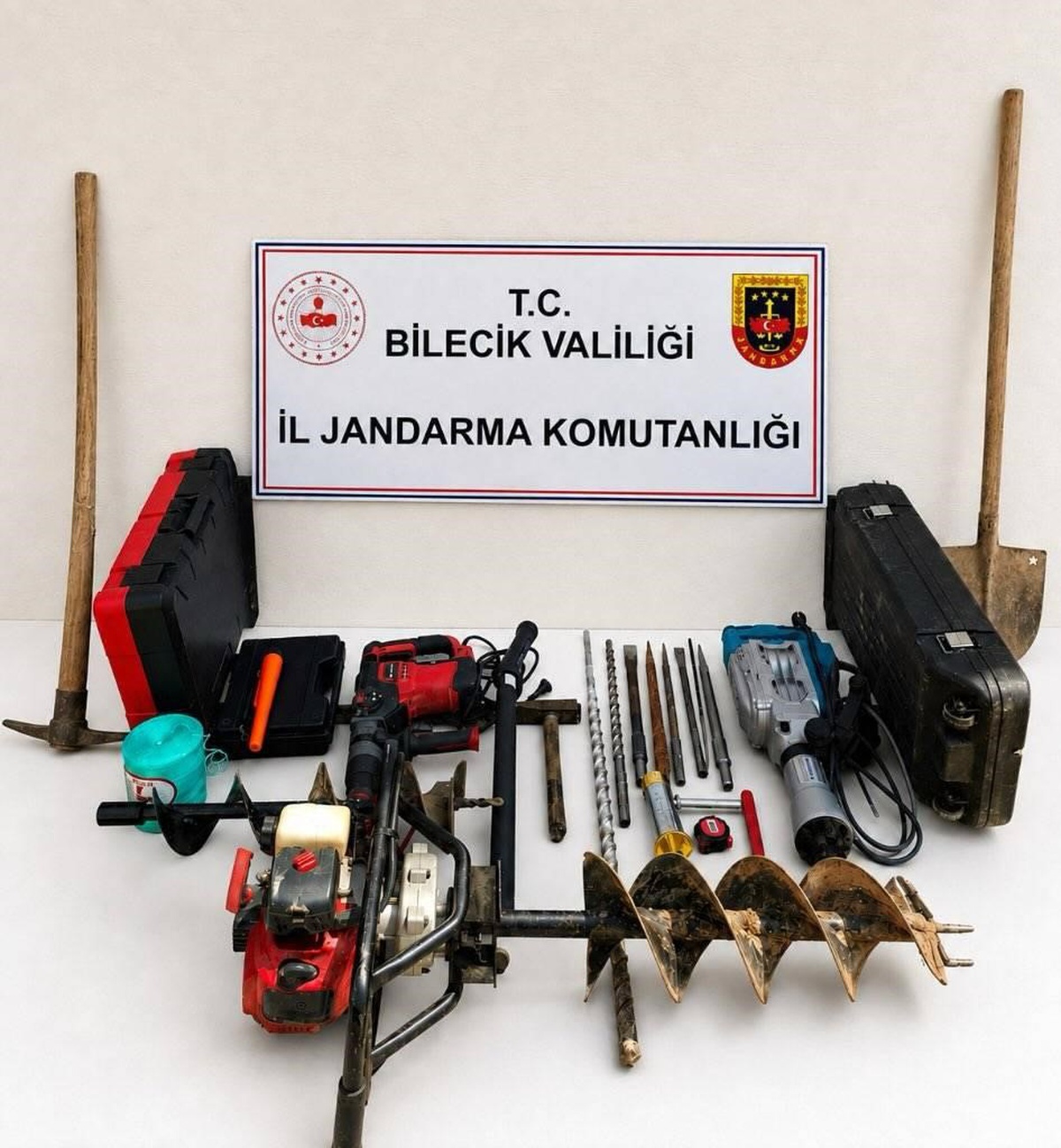 Define Ararken Yakalandılar