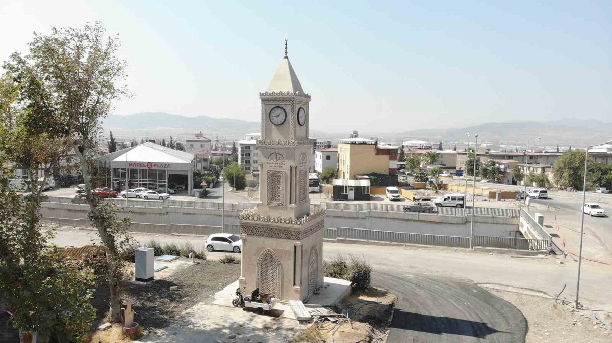 Dulkadiroğlu’nun simgesi saat kulesi çalışmıyor