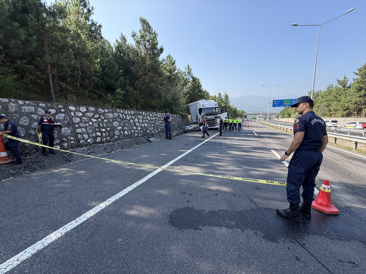 Düzce\'de Trafik Kazası: Otomobil Sürücüsü Hayatını Kaybetti