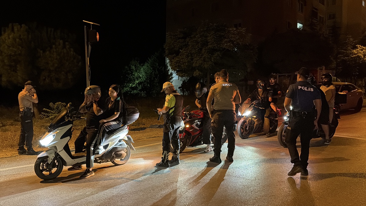 Edirne\'de Polis Denetimi: 22 Ceza Kesildi