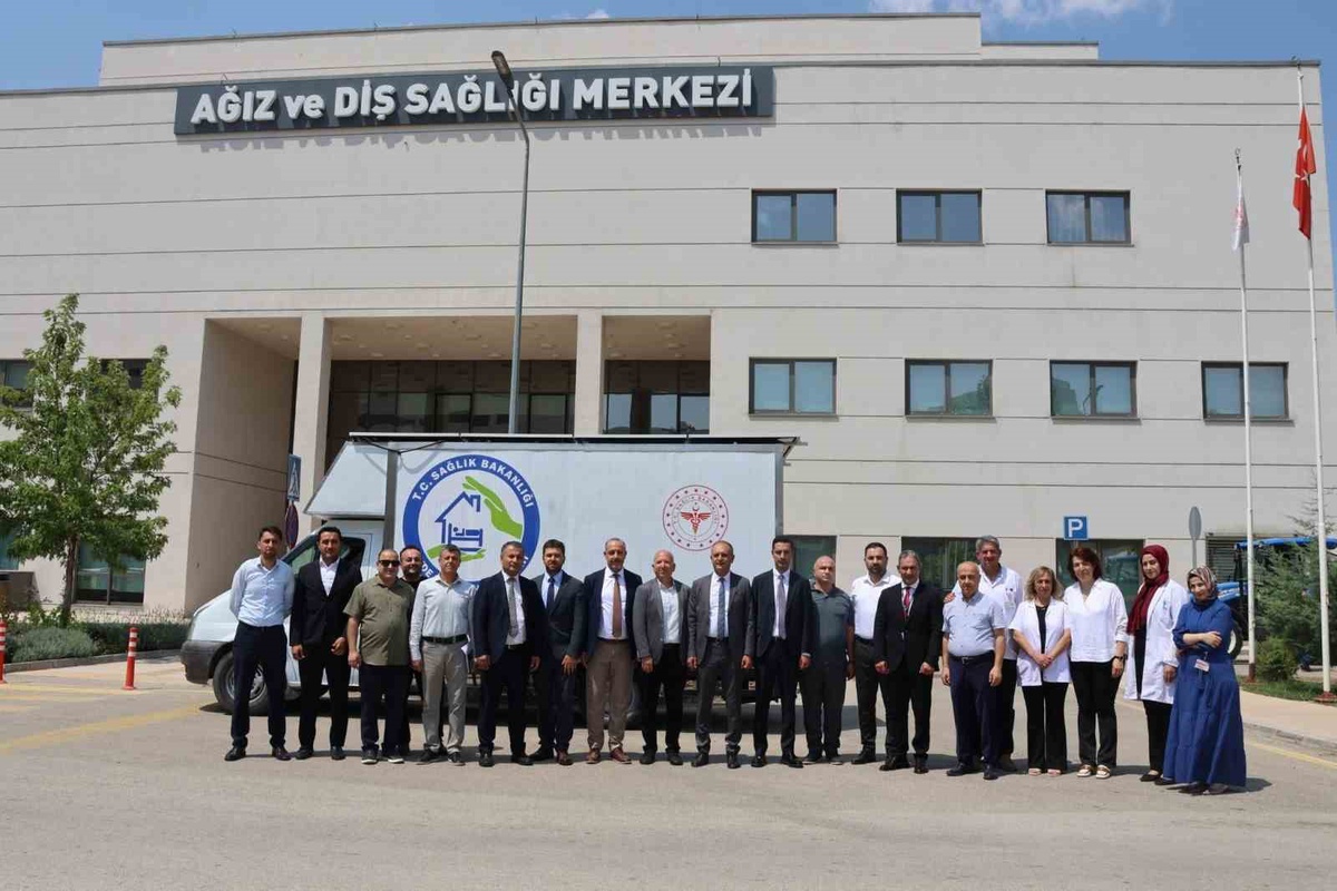 Mobil Diş Sağlığı Aracı Elazığ\'a Teslim Edildi