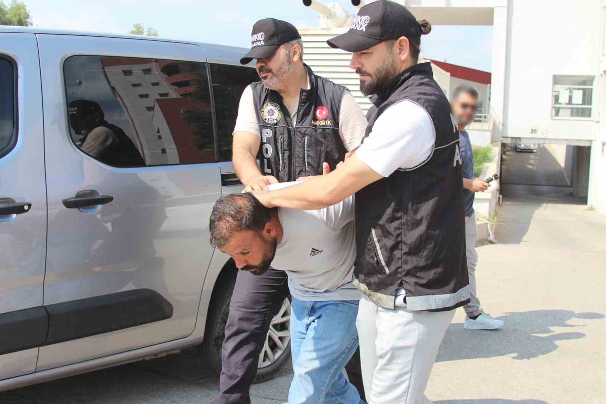 Adana\'da 283 Bin Sentetik Hap Ele Geçirildi