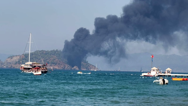 Fethiye'de can pazarı! Tur teknesi yandı, 115 kişi suya atladı