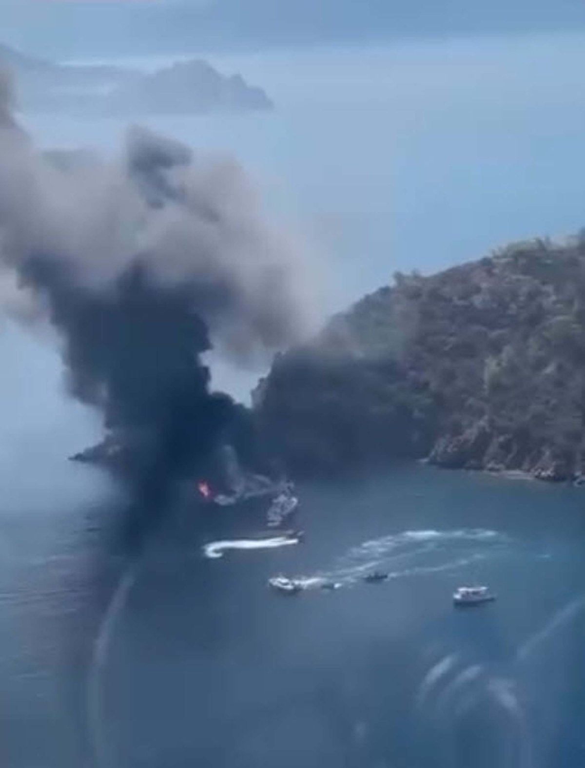 Fethiye\'de Gezi Teknesi Yangını