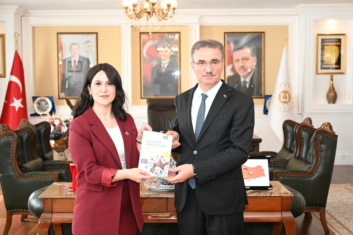 Köseoğlu\'ndan Vali Baruş\'a Kitap Takdimi