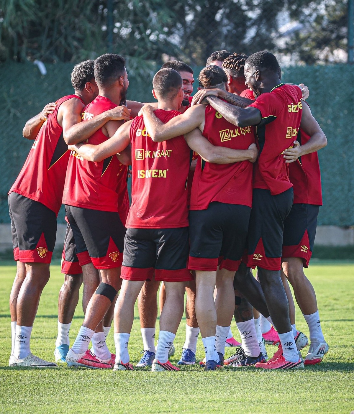 Göztepe: Süper Lig\'in En Genç Takımlarından Biri