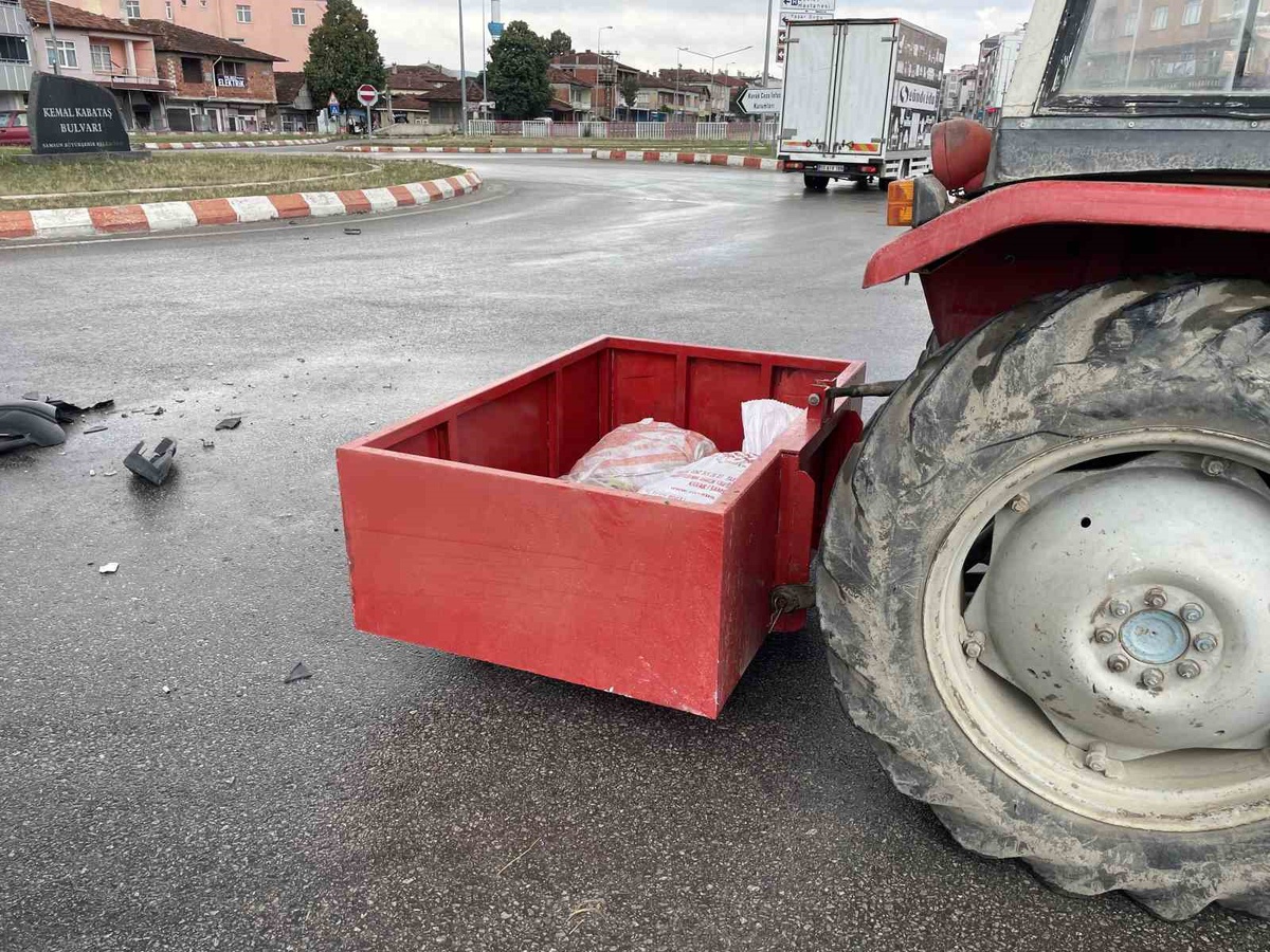 Samsun\'da Trafik Kazası: Maddi Hasar