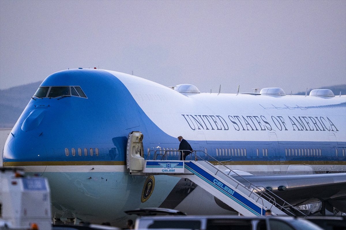 Trump\'a Suikast Tehdidi Uçağını Değiştirtti