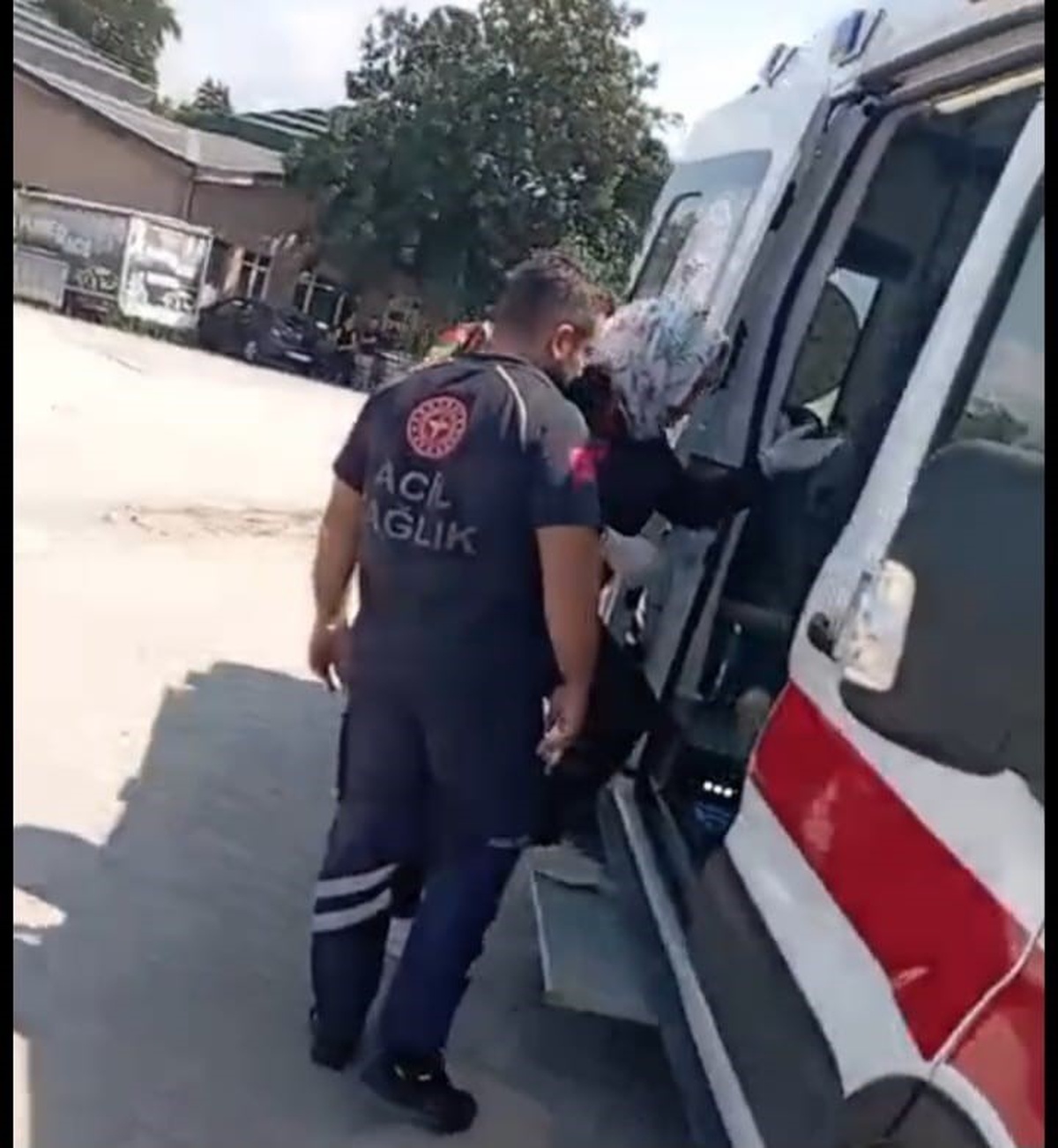 Cide\'de Akıntıya Kapılan Aile Kurtarıldı