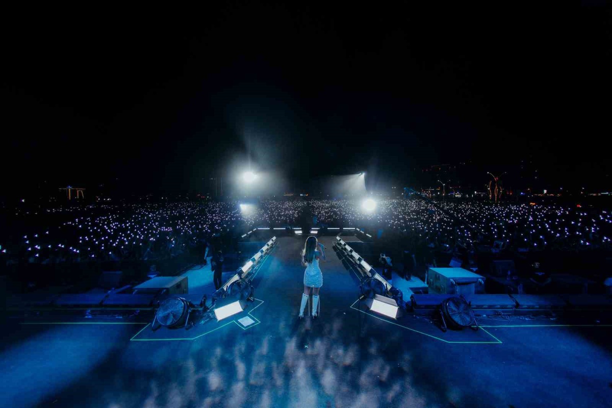 Derya Uluğ Malatya\'da Konser Verdi