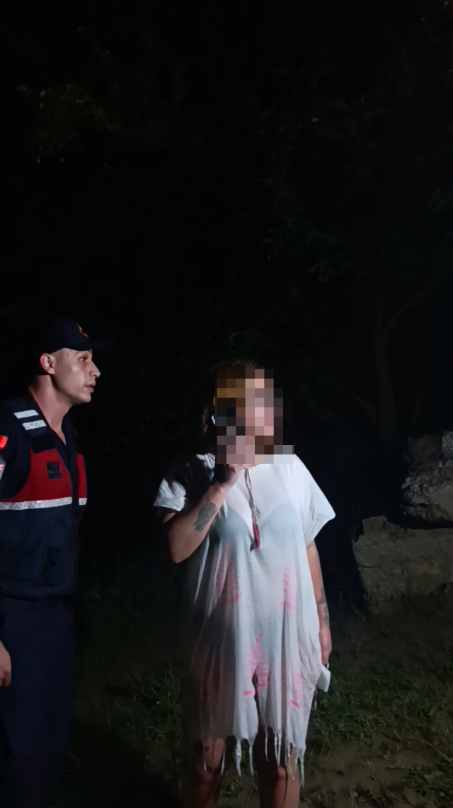 Akşam gezmesi sırasında adacıkta mahsur kalan kadın kurtarıldı