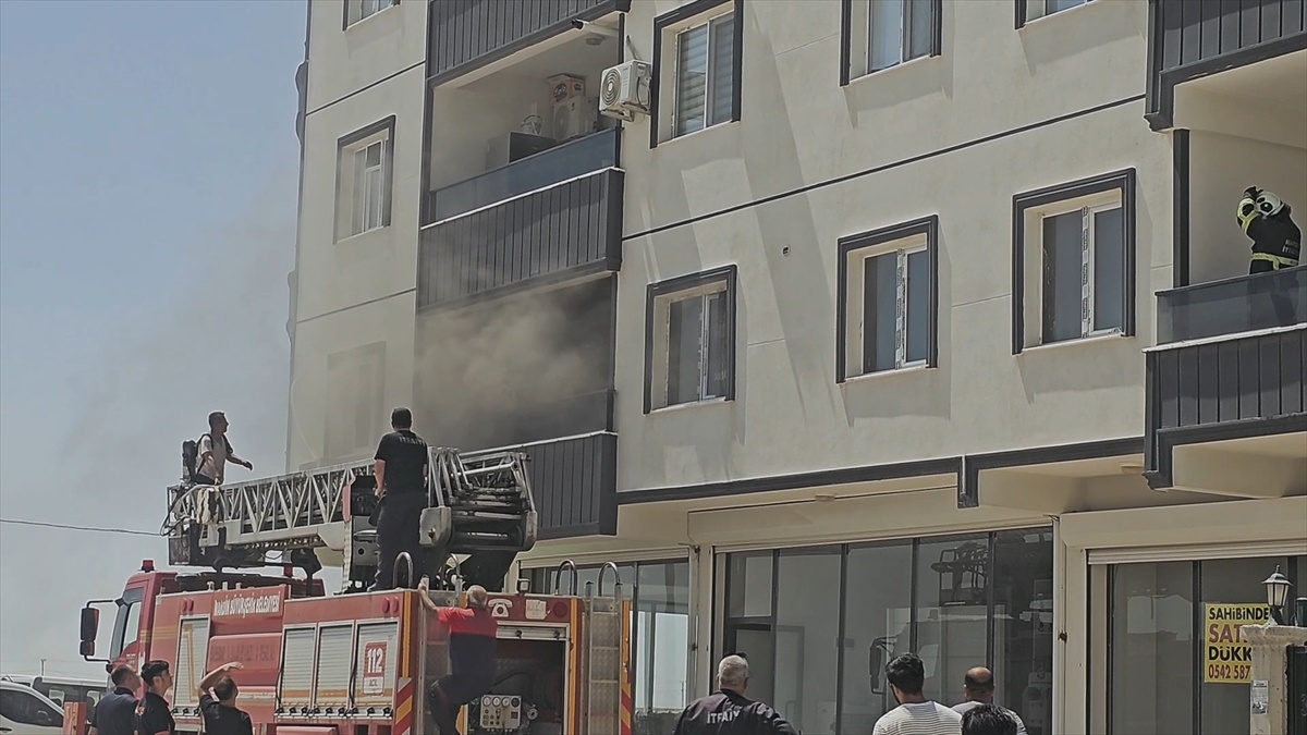 Nusaybin\'de Yangın: 3 Kişi Dumandan Etkilendi