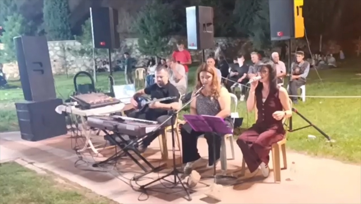 Nallıhan\'da Geleneksel Müzik Şöleni Coşkusu