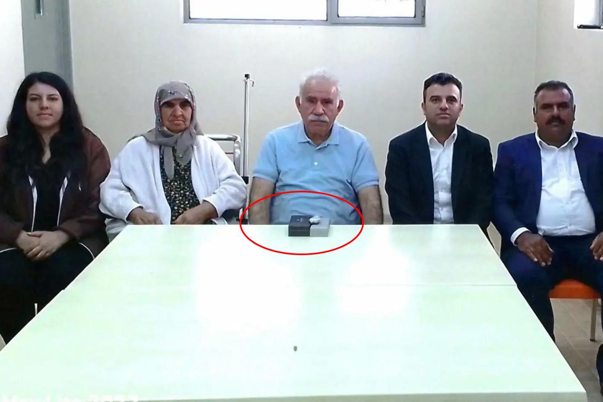 Öcalan\'ın aile ziyaretindeki masadaki kutuların sırrı ortaya çıktı