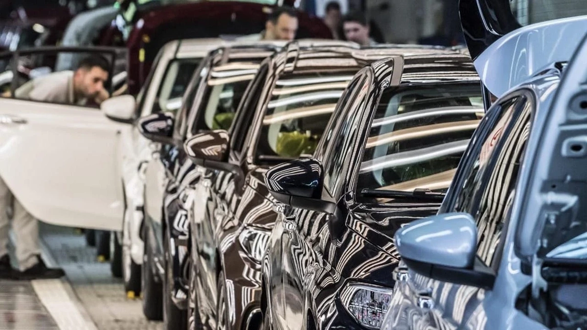 Otomotiv Pazarındaki Daralma Devam Ediyor