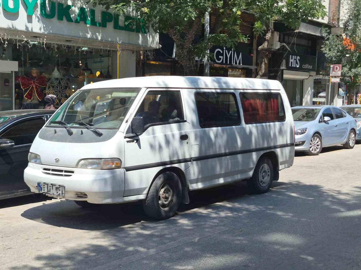 Şair Fuzuli Caddesi\'nde Çift Park Sorunu