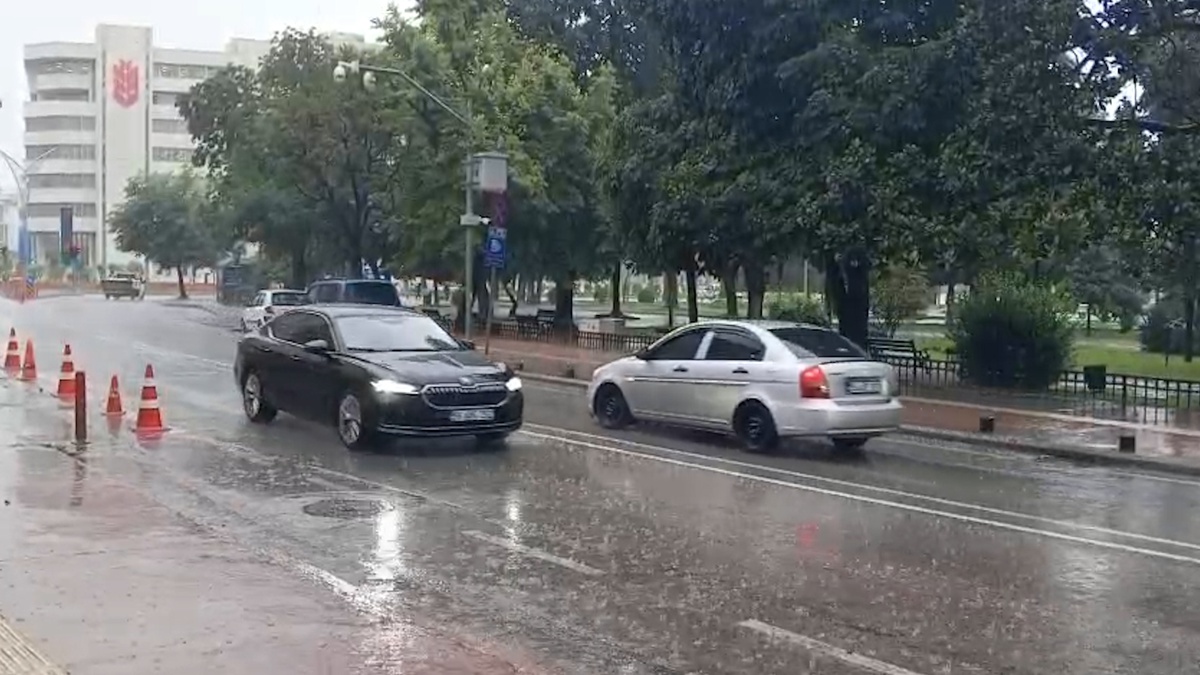 Samsun\'da Kuvvetli Yağış Hayatı Olumsuz Etkiledi