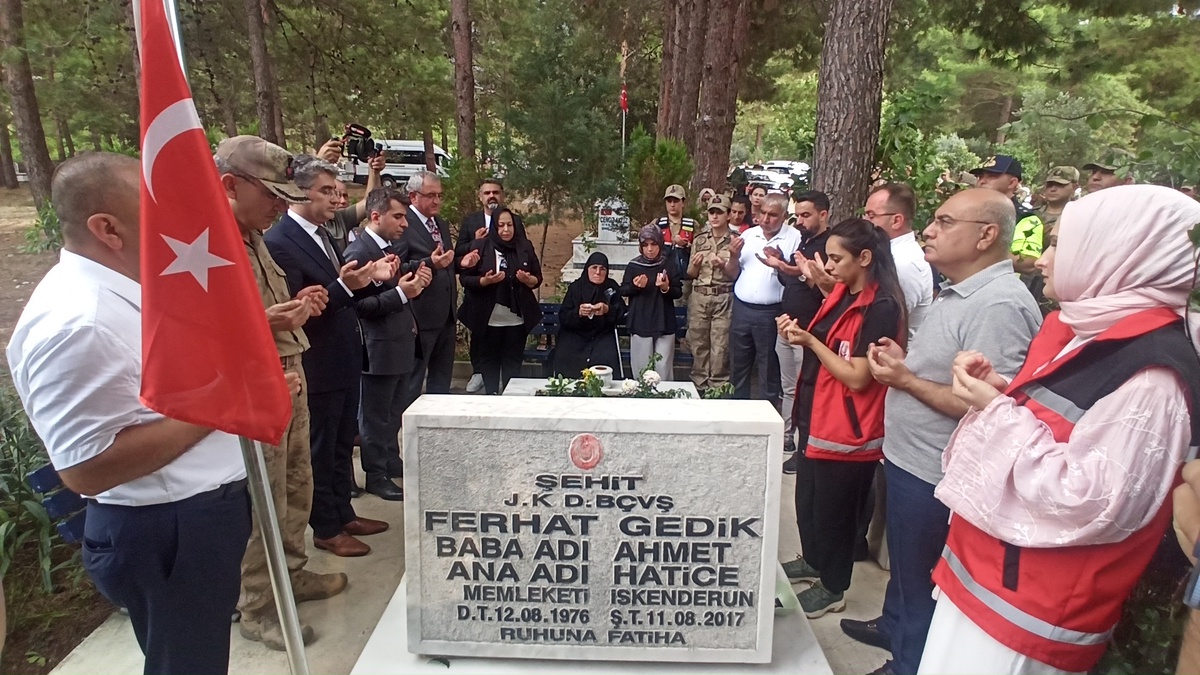 Şehit Ferhat Gedik 9. yıl dönümünde dualarla anıldı