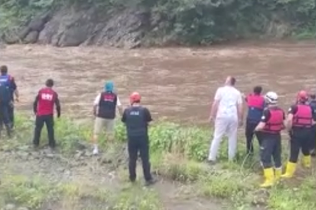 Sel sularına kapılan anne ile iki kızından kahreden haber