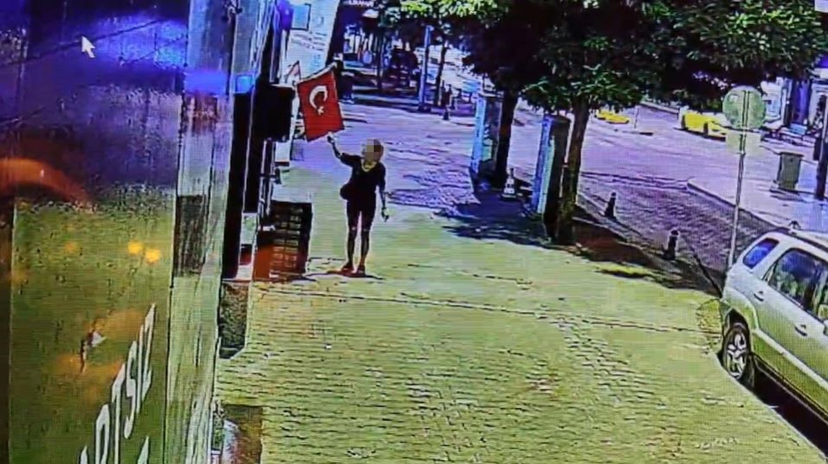 Bayrağı yakmaya çalışan kadın adliyeye sevk edildi