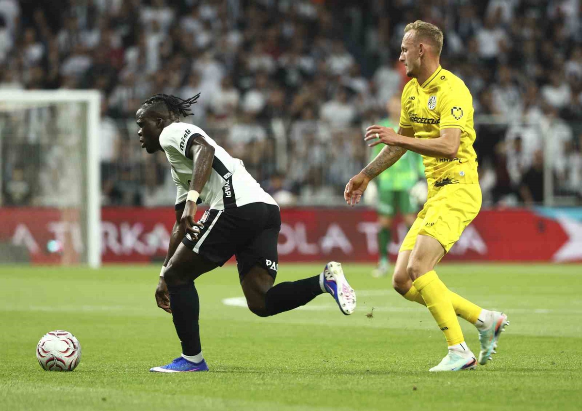 Beşiktaş - Hradec Kralove Maçı Golsüz Başladı
