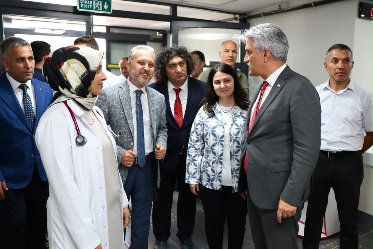 Vali Makas\'tan Sağlık Tesislerine Ziyaret