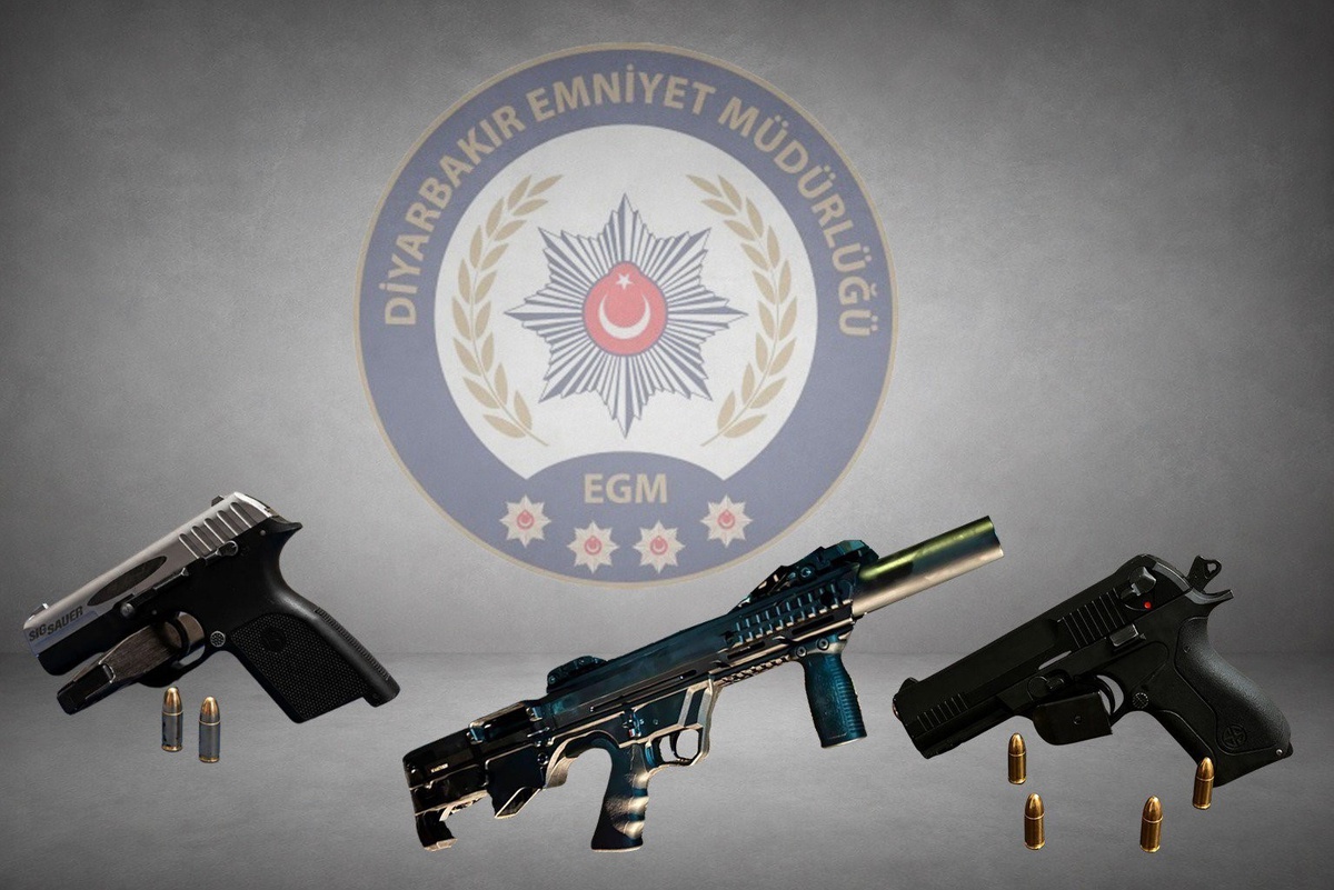Diyarbakır\'da Ruhsatsız Silahlar Ele Geçirildi