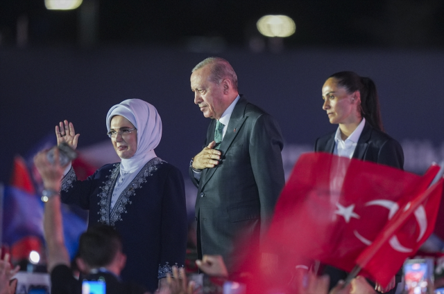 AK Parti 25. yılını kutluyor! Cumhurbaşkanı Erdoğan ve eşi Emine Erdoğan alana böyle geldi