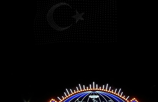 AK Parti'nin 25. yıl kutlamalarında Cumhurbaşkanı Erdoğan'ı mest eden gösteri