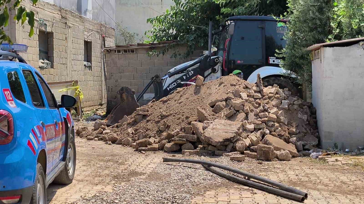 Hatay\'da Alt Yapı Çalışmasında Mozaik Bulundu