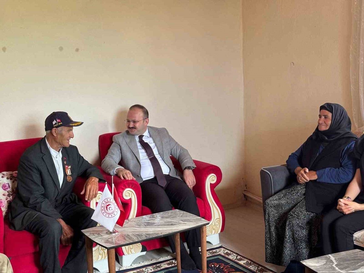 Kaymakam Kıbrıs Gazisini Ziyaret Etti