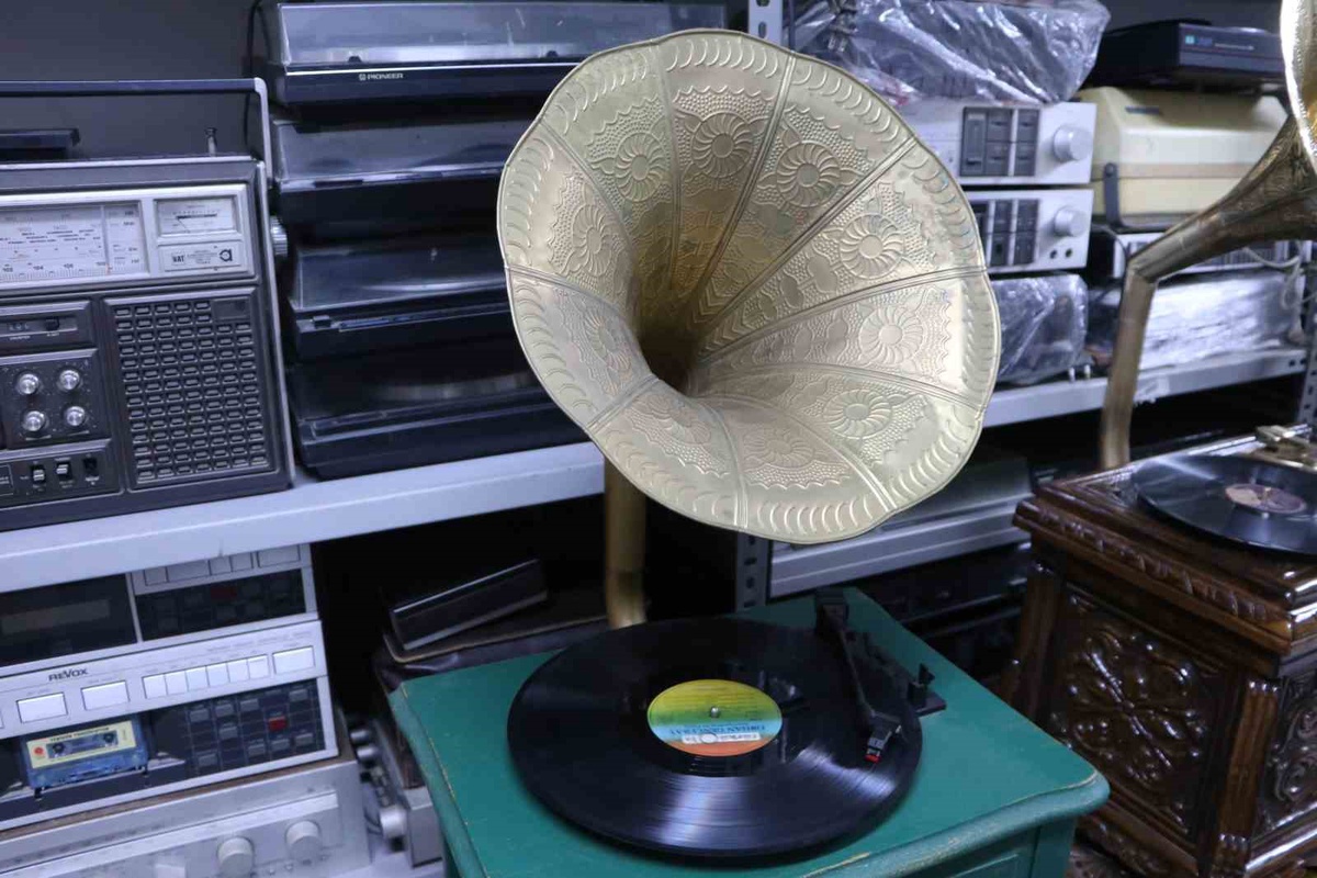 Gramofon Ustası Serkan Gülgör Geçmişi Yaşatıyor