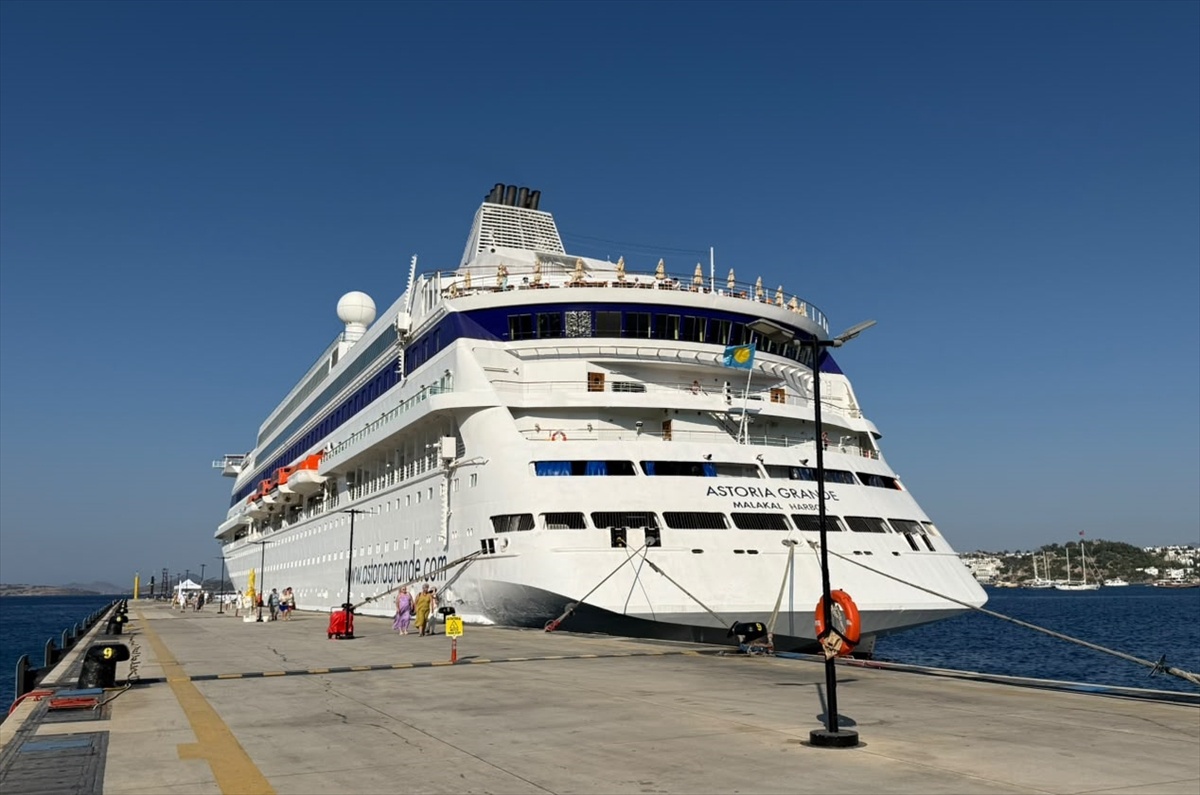 Bodrum\'a 398 Yolcu Getiren Kruvaziyer