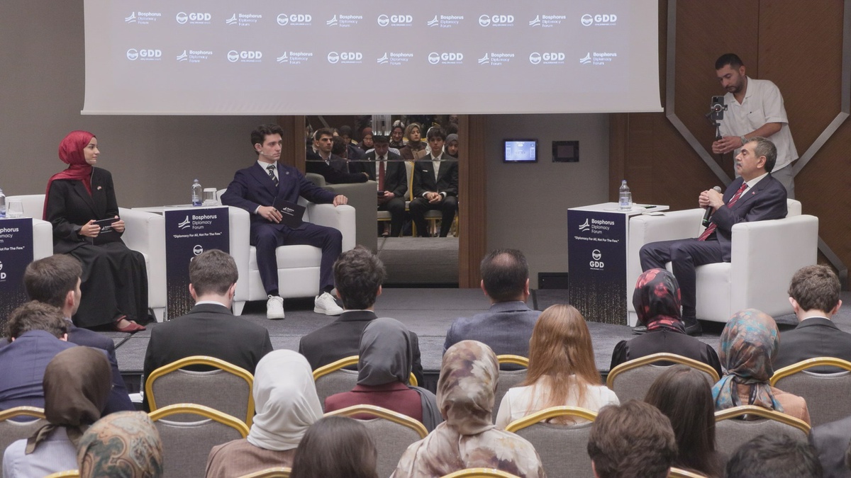 Bakan Tekin: Sınav sisteminde değişiklik yok, sorular yeni müfredata göre olacak