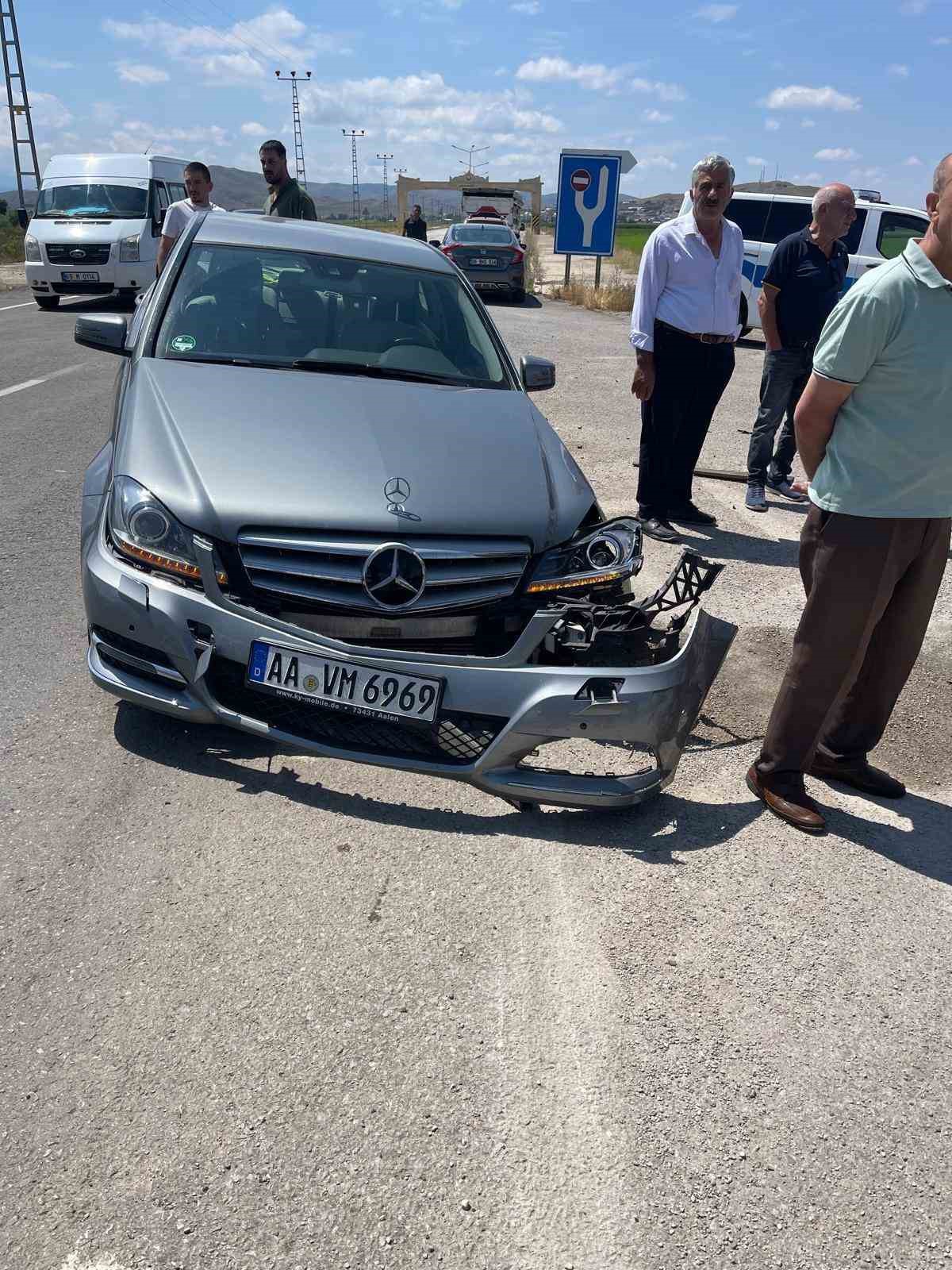 Cenaze Yolu Kaza Getirdi: 5 Yaralı