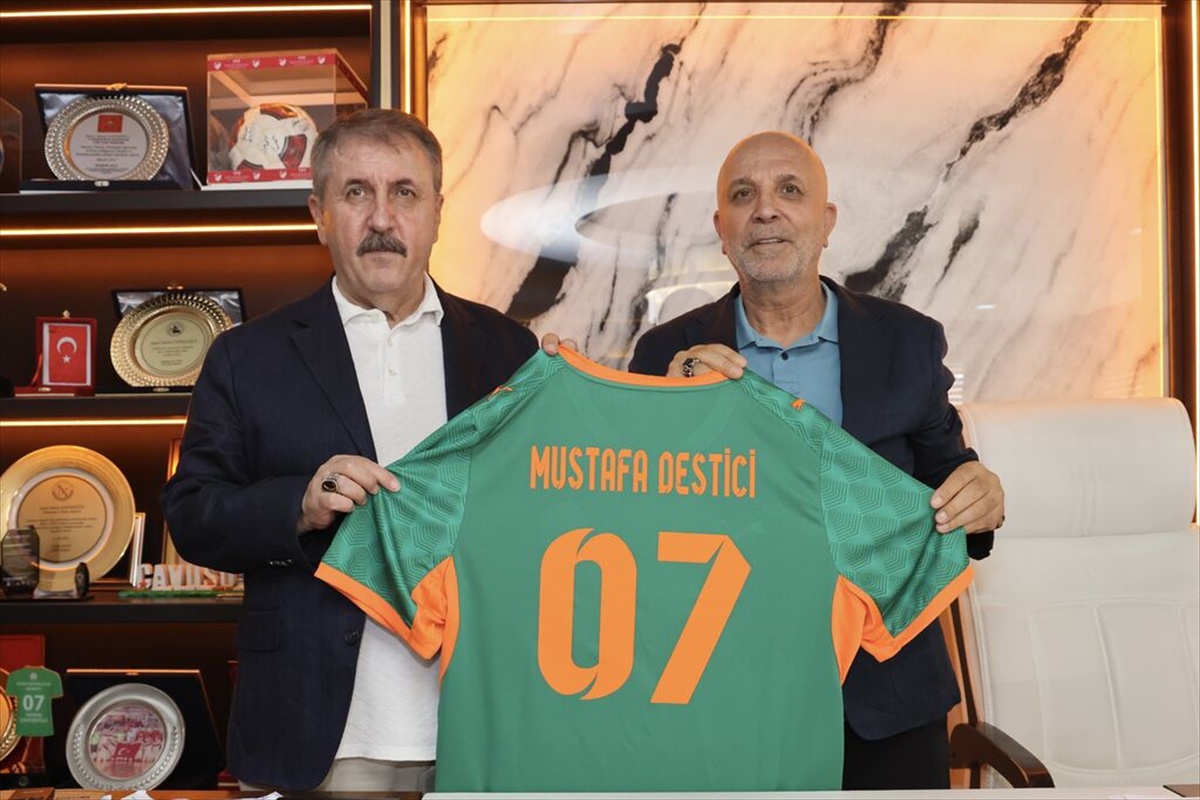 BBP Genel Başkanı Destici Alanyaspor\'u Ziyaret Etti
