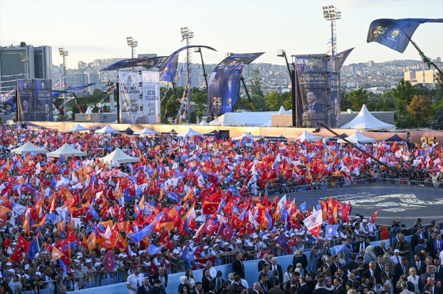 AK Parti 25. yılını kutluyor! Cumhurbaşkanı Erdoğan ve eşi Emine Erdoğan alana böyle geldi